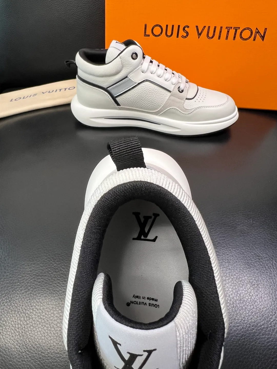 Men's shoes 💰820 Lv high quality top crafts Louis Vuitton, sports sneakers counter synchronization, uppers imported from Italy, high quality splicing colorful complex crafts, imported mesh pads soft and comfortable, soles: original soles specially provided by the original factory, T men's shoes 💰U exclusive movable molded soles super comfortable, original factory single goods, code number 39-44 (customized 38 45)